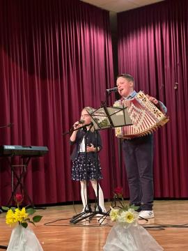 Proslava ob materinskem dnevu v Šalovcih 7